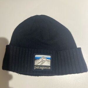 Patagonia men’s wool fhishermans beanie toque. Navy